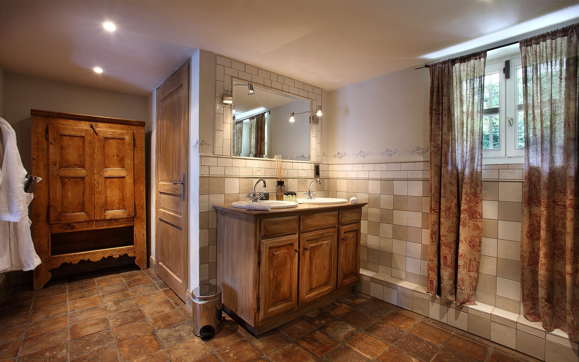 325/Chambres_par_numero_SP/Chambre_6/domaine_saints_peres_savoie_chambery_chambres_34.jpg