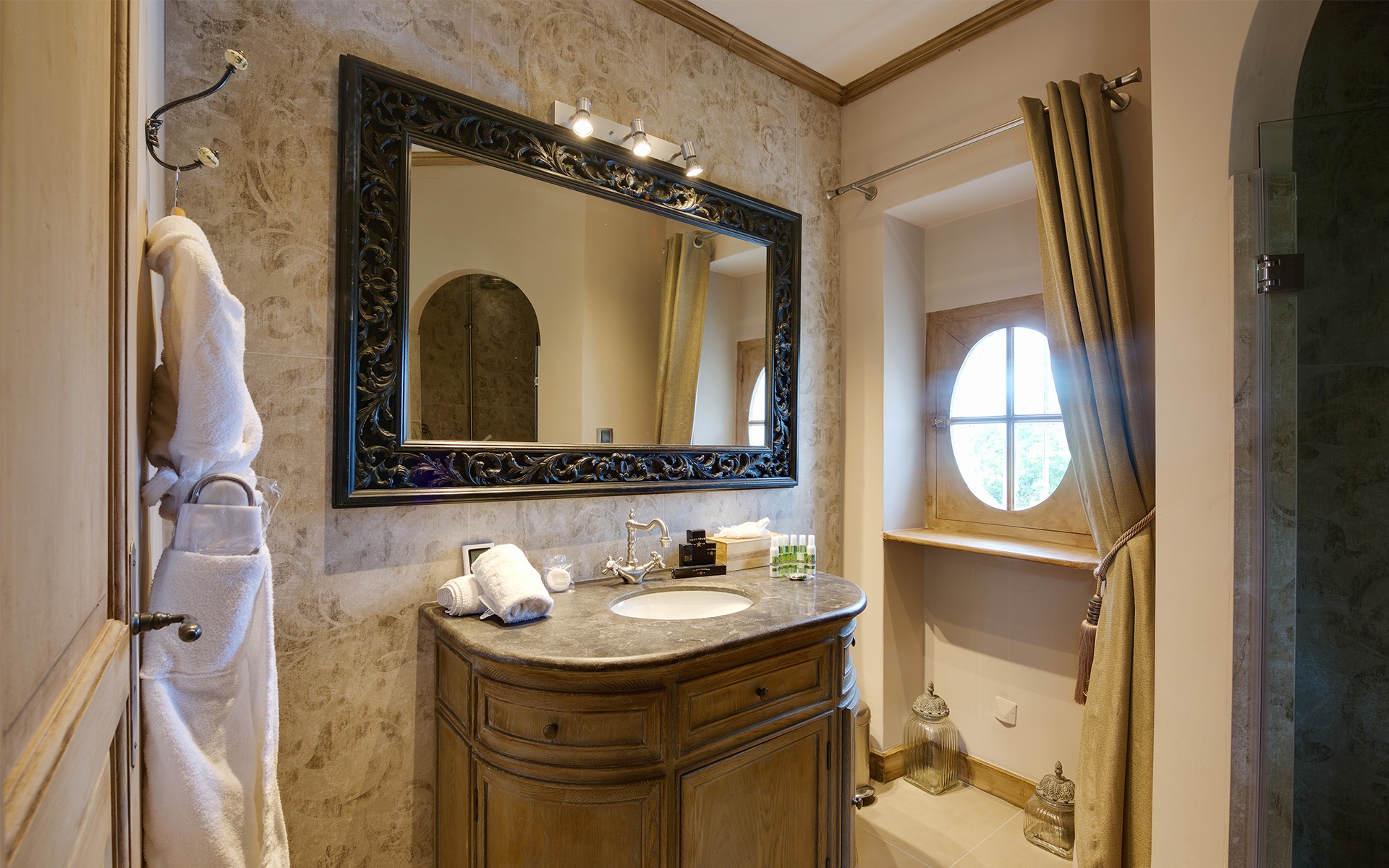 325/Chambres_par_numero_SP/Chambre_9/domaine_saints_peres_savoie_chambery_chambres_26.jpg